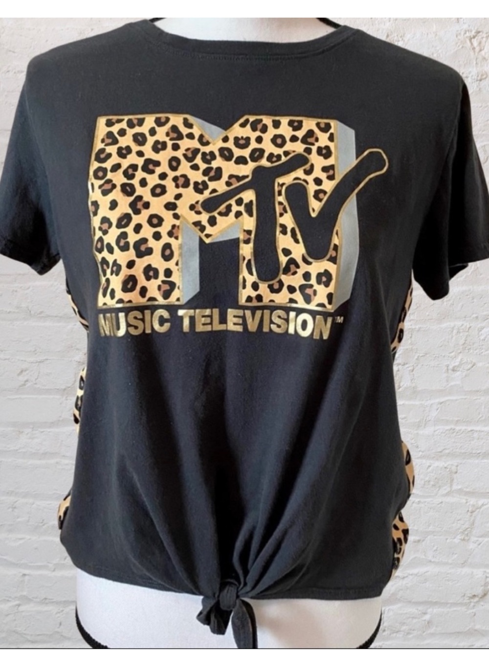 MTV Leopard Logo Tie Front T-shirt Size Large